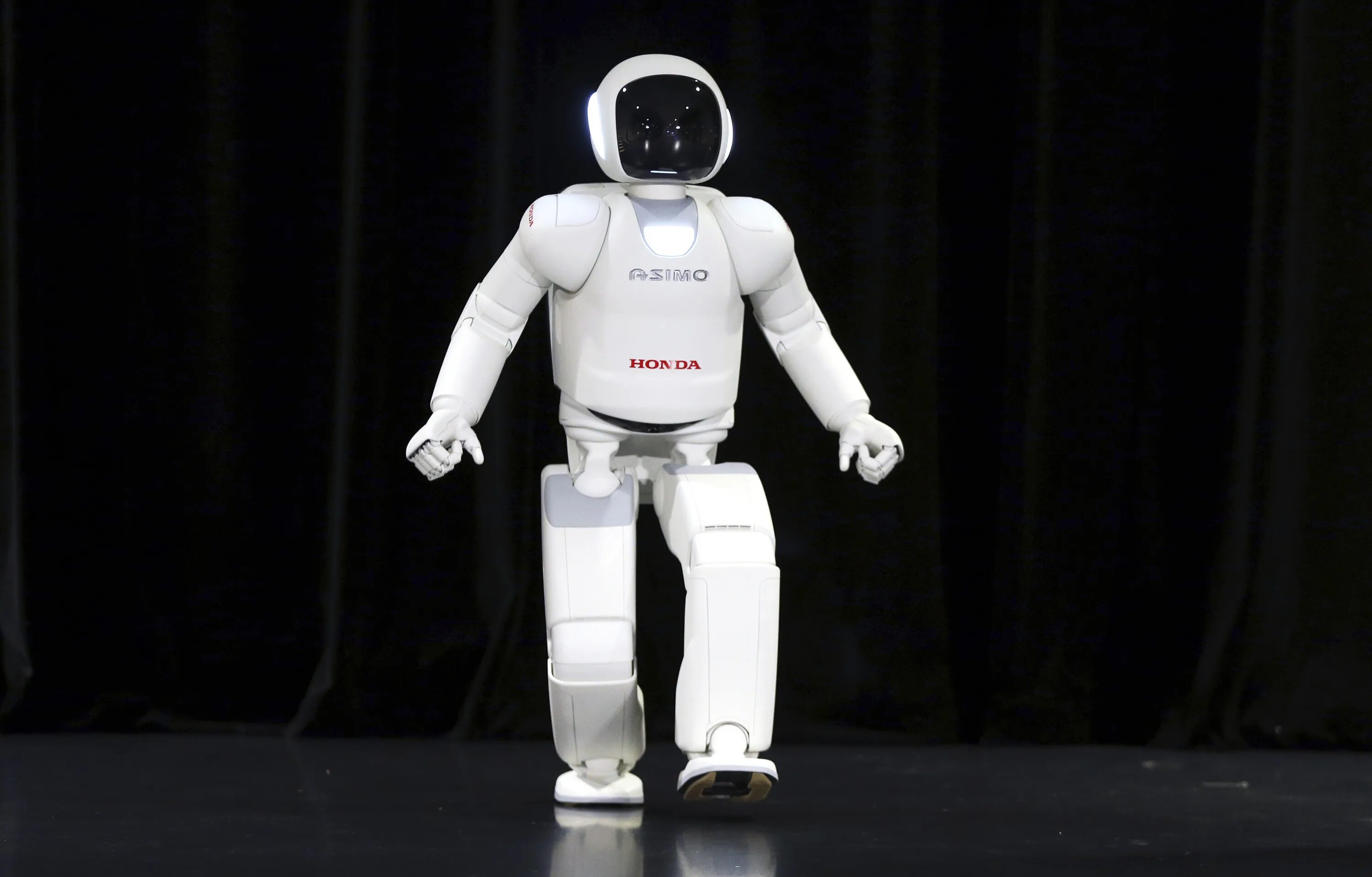 First robot. Робот ASIMO. Робот 2000:ASIMO. ASIMO Honda. Робот андроид ASIMO.