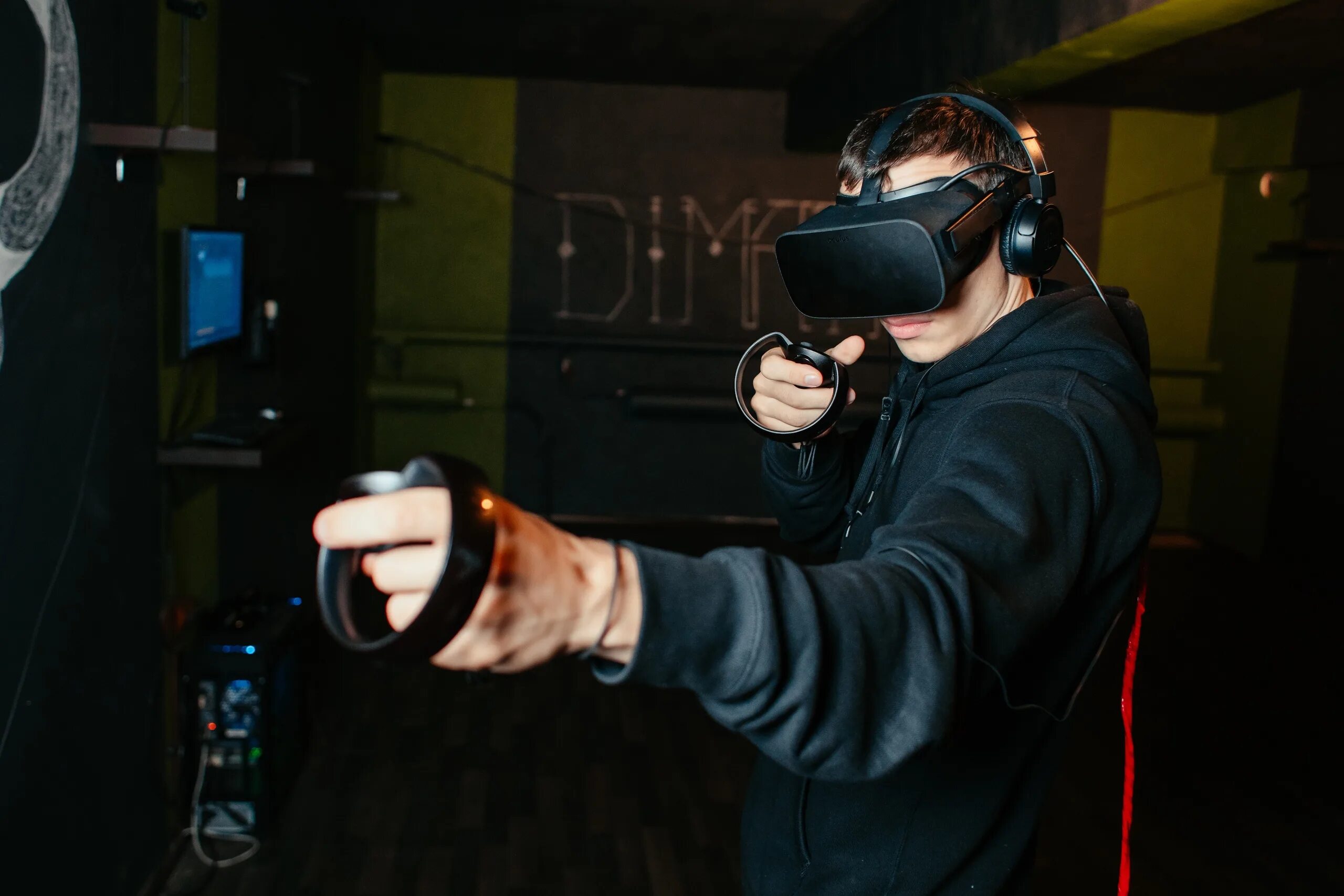 День рождения виртуальная реальность. Кибермания чита. Виртуальная реальность череповец. Виртуальная реальность череповец. Зал виртуальной реальности.