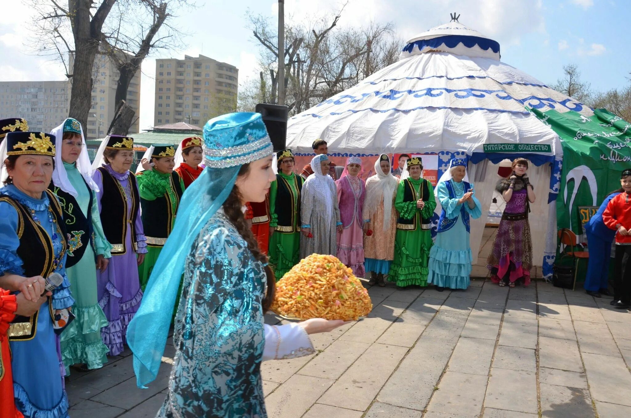 Навруз фото картинки. Татарский праздник Навруз байрам. С праздником весны Навруз байрам. Праздник Навруз в Татарстане. Весенний праздник Навруз в Татарстане.