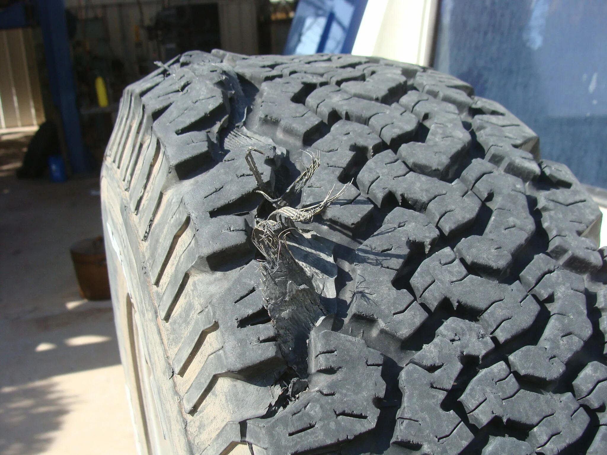 215 65 r15 на ниву шевроле ат. Bfgoodrich 325/60 r20. Bfgoodrich mud-terrain t/a km3. 295|75r16 bfgoodrich ko. Bfgoodrich lt245/75r16 120/116s lre all terrain t/a ko2 tl rwl.