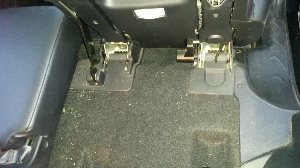 Шумоизоляция Часть 4 (разборка и оклейка пола) - Mitsubishi Outlander XL, 2,4 л,