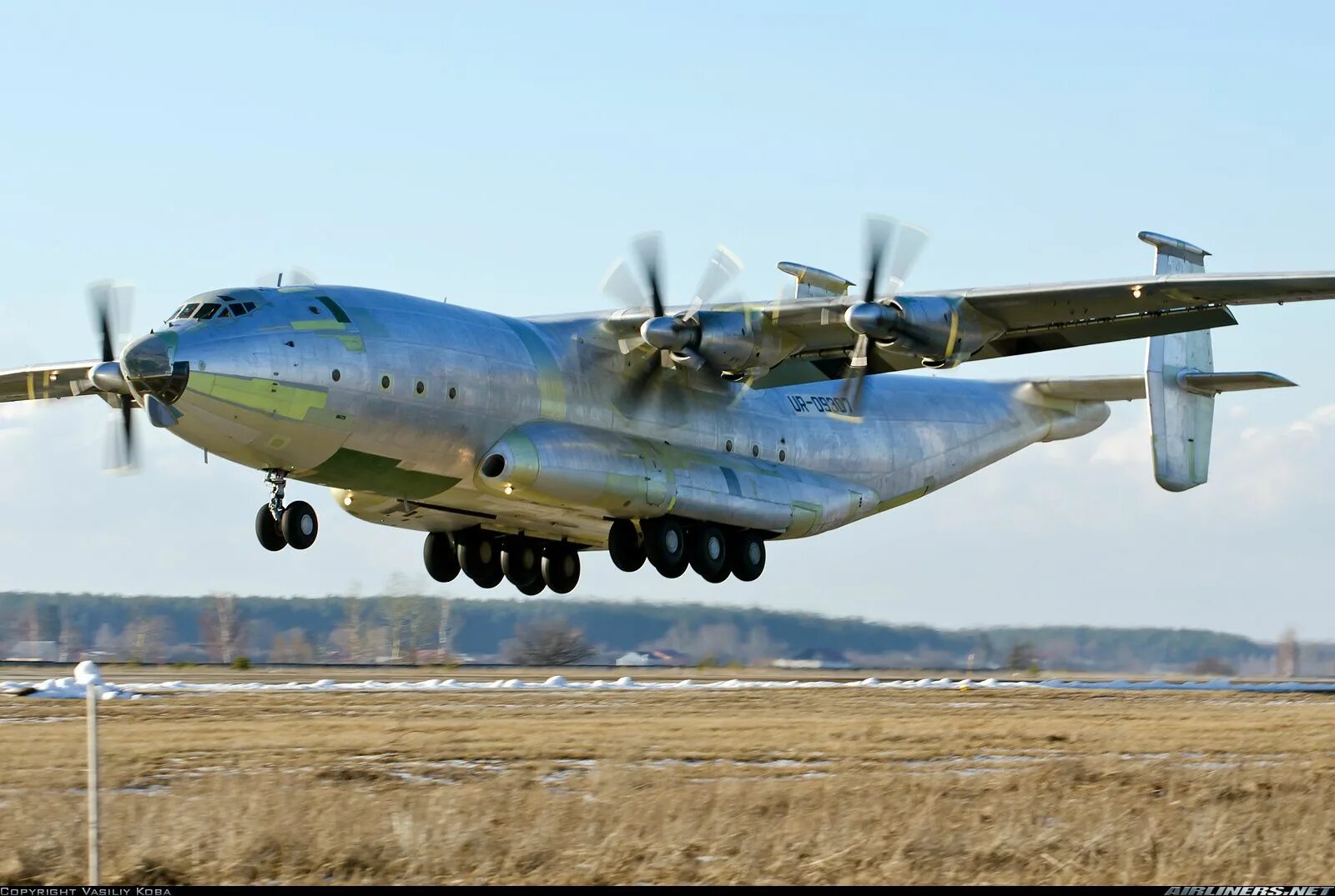 Турбовинтовые самолеты россии. Самолёт Антей АН-22. Транспортный самолет АН 22 Антей. Тяжёлый военно-транспортный самолёт АН-22 («Антей»). Самолёт АН-22 «Антей» СССР.