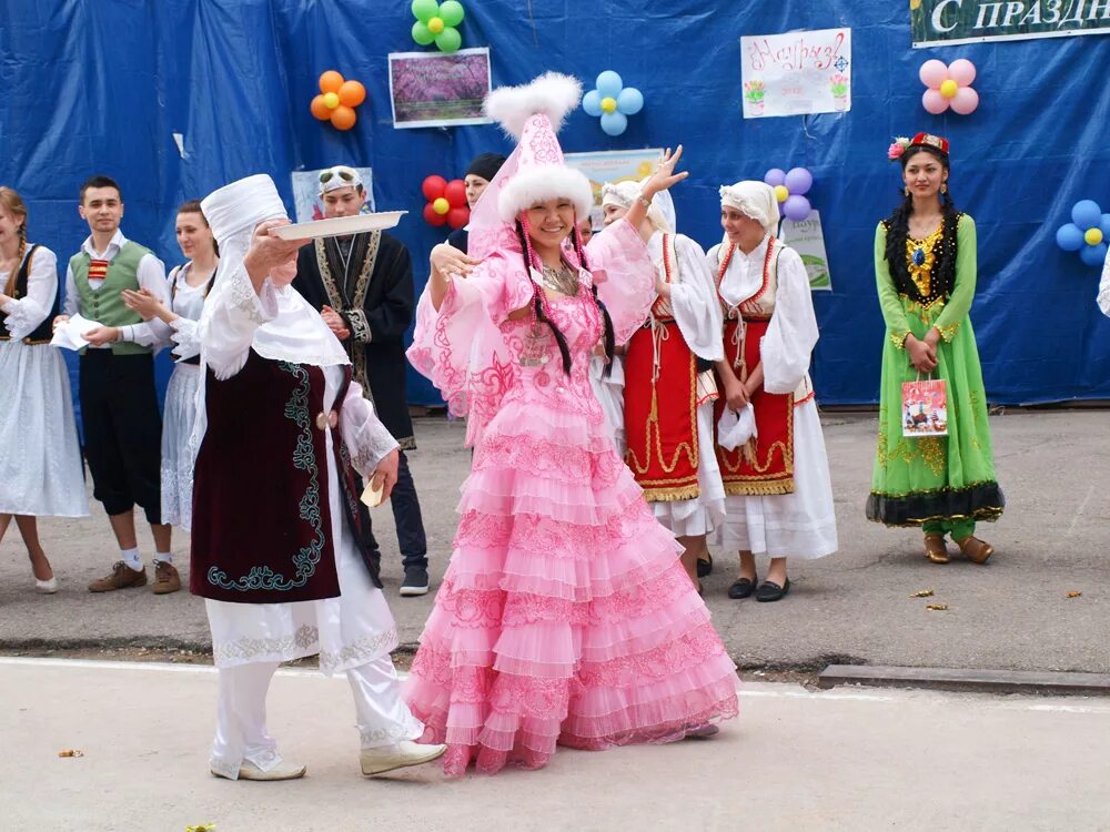 Казахские национальные праздники. Наурыз традиционный праздник. Наурыз в Казахстане. С праздником Наурыз.