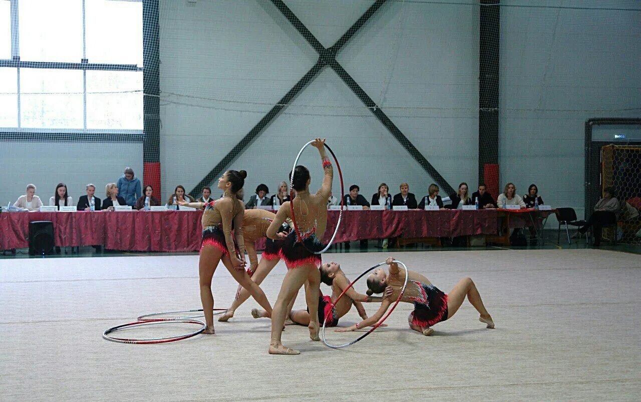 Спортшкола алексеева спб. Жемчужина художественная гимнастика санкт-петербург. Гимнастки на пьедестале. Сш центрального района художественная гимнастика. Первенство санкт-петербурга по художественной гимнастике.