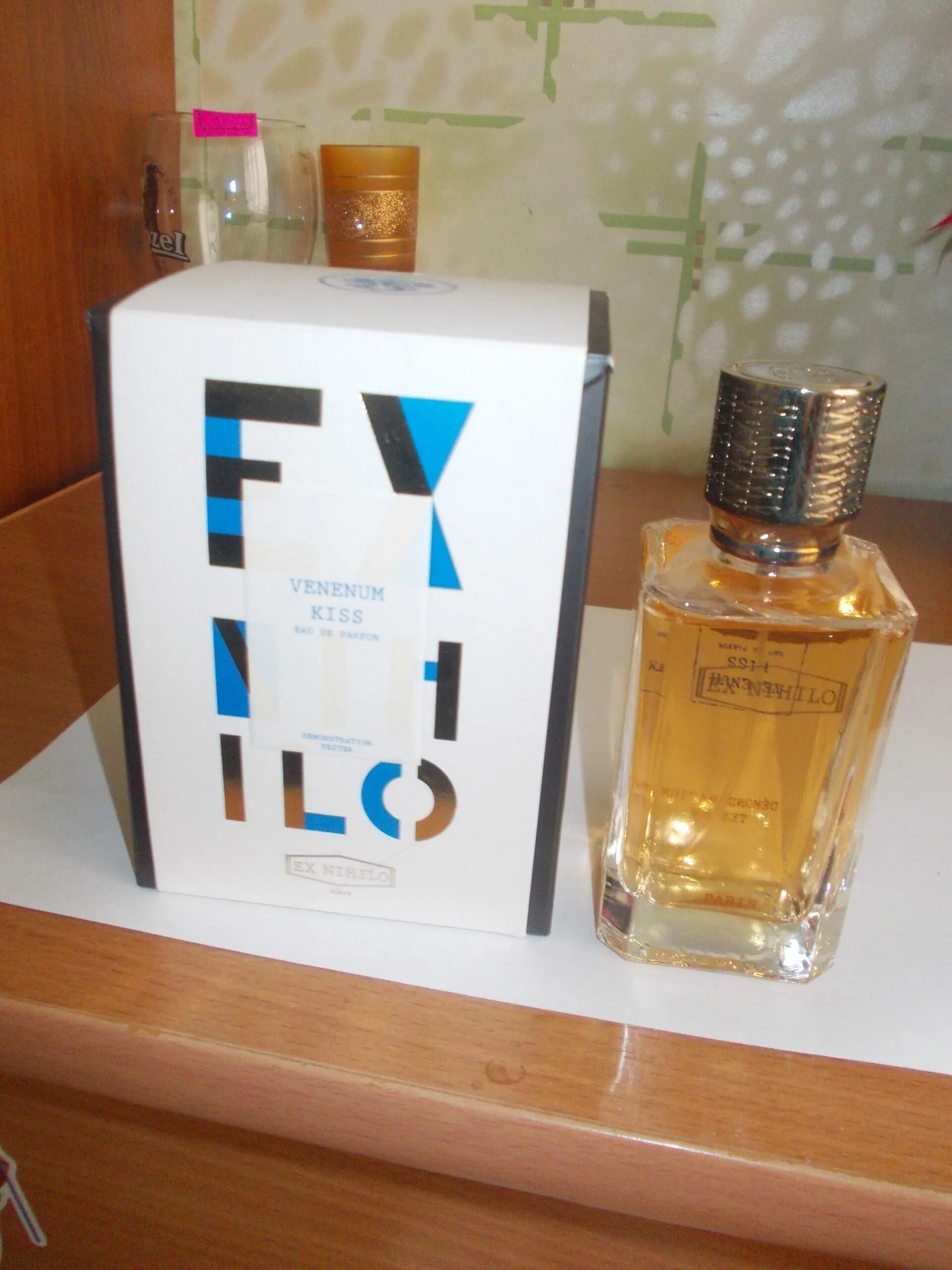 Ex nihilo venenum kiss. Ex nihilo venenum kiss 100 ml. venenum kiss, ex nihilo laparfumerie. venenum kiss ex nihilo флакон.