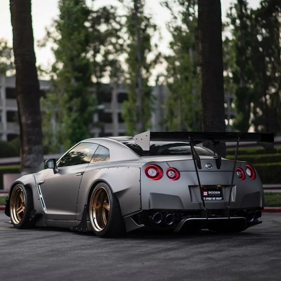 Ниссан гтр 35. Nissan gtr r35 nismo 2014. Nissan gt-r r35. Ниссан гтр р35 2005. Ниссан скайлайн гтр 35.