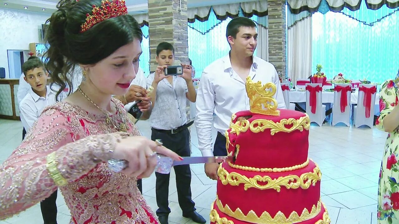 Эсмеральда цыганская свадьба. Свадьба цыган. Цыганские свадьбы 2022. Цыганская свадьба. Цыганская свадьба сватовство.