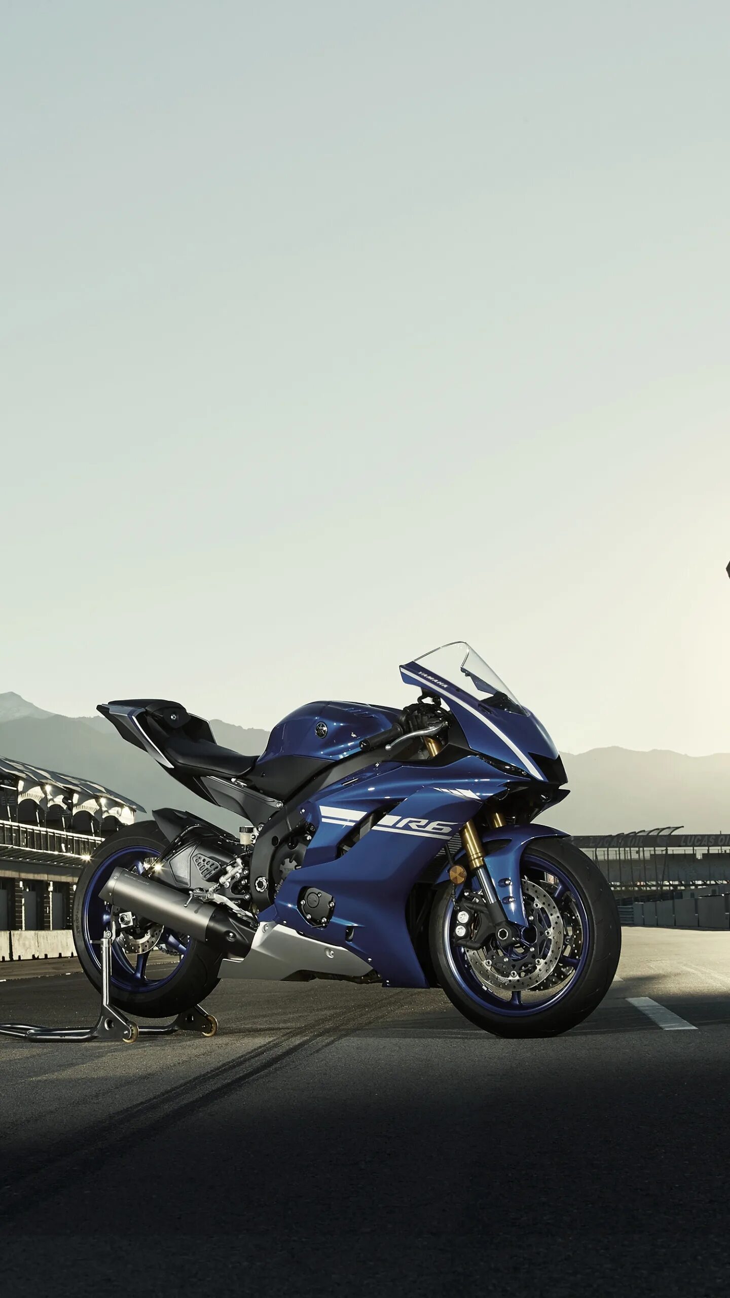 Yamaha r1. Yamaha логотип. Yamaha логотип обои на телефон. Yamaha обои. Sportbike yamaha r1.