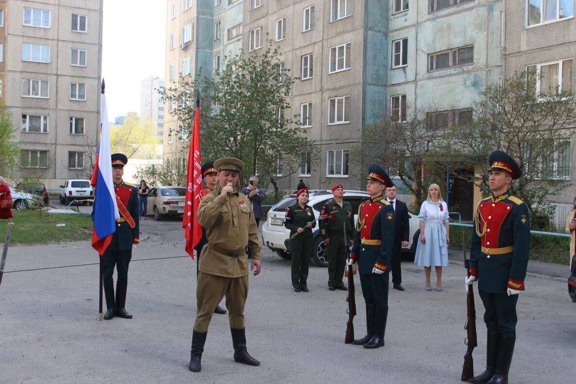 1 мая барнаул. Парад Победы 2022 в Барнауле. День Победы Барнаул. Парад Победы Барнаул. Школьники на параде 9 мая.