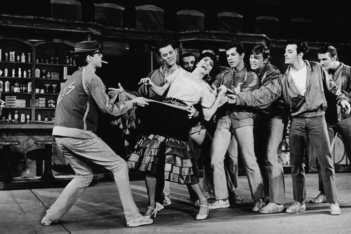 West Side story 1957. Пьеса Артура Лоренца «Вестсайдская история» (1957). Вестсайдская история л бернстайна