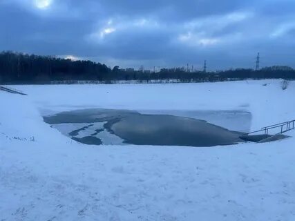 Мальчик под лед