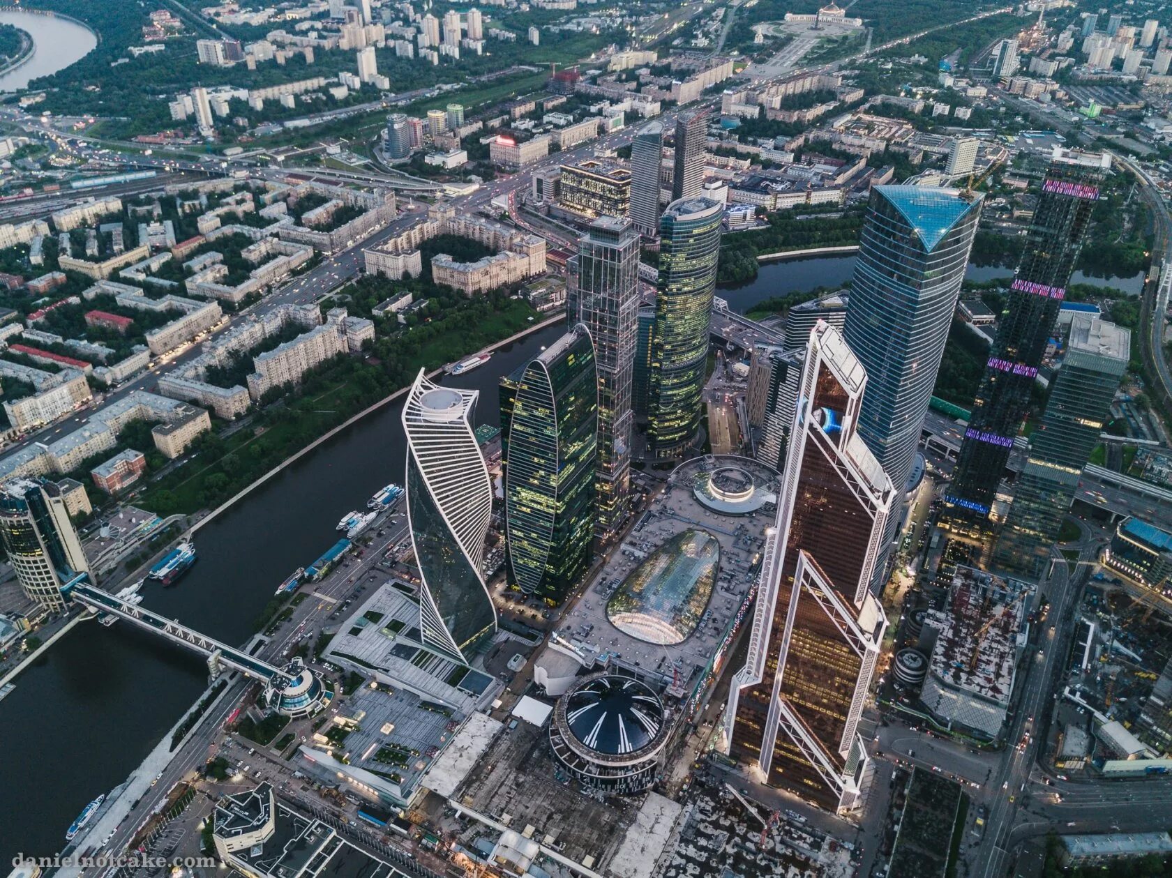 Высота москва. Москва Сити с дрона. Москва Сити с высоты птичьего полета. Вид на Москва-Сити с коптера. Москоу Сити с высоты птичьего полета.