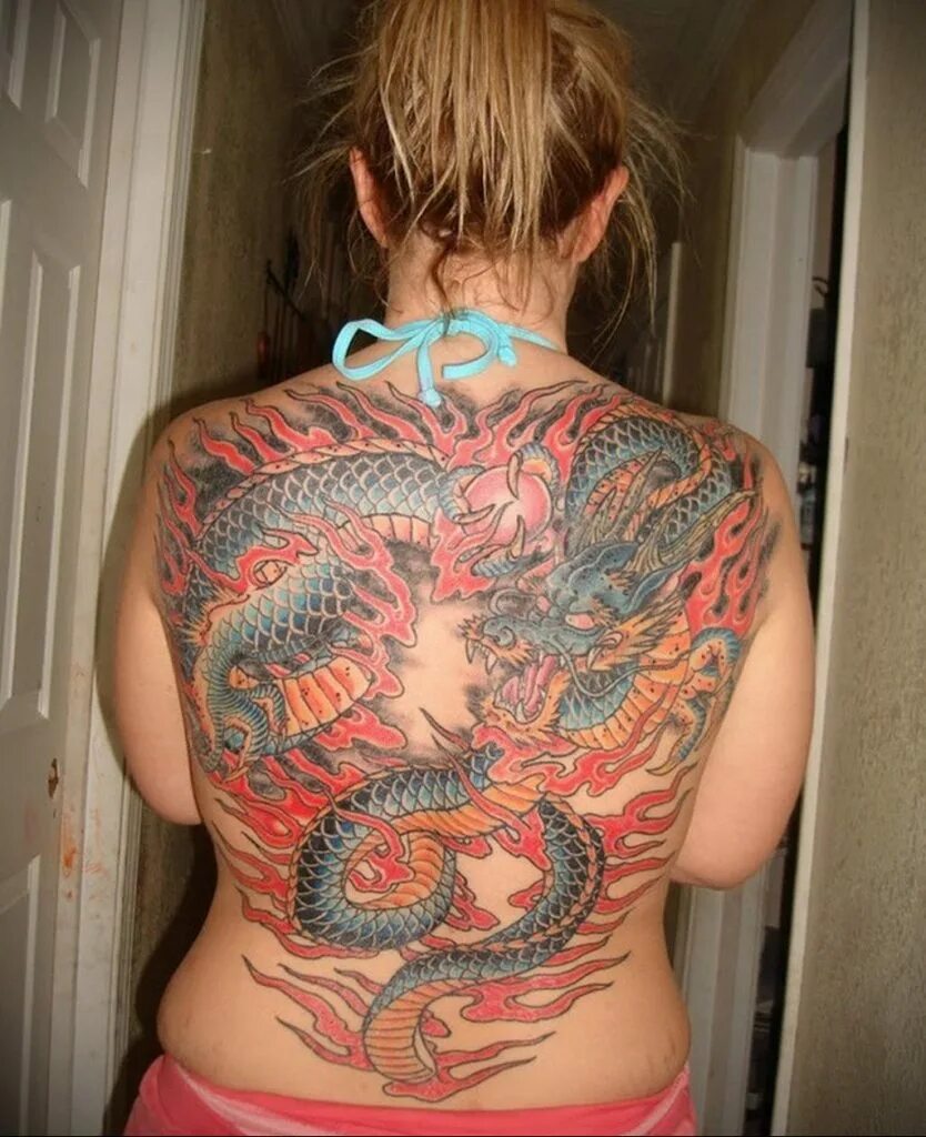 Тату дракон на животе у девушек. Татуировки на спине. Дракон на спине у девушки. Татуировка дракона на спине у девушки. Дракон на спине у девушки.