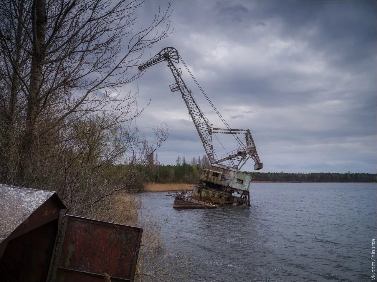 Плавучий кран припять. Кран demag чернобыль. Портальный кран припять. Припять портовые краны. Портовые краны чернобыль.