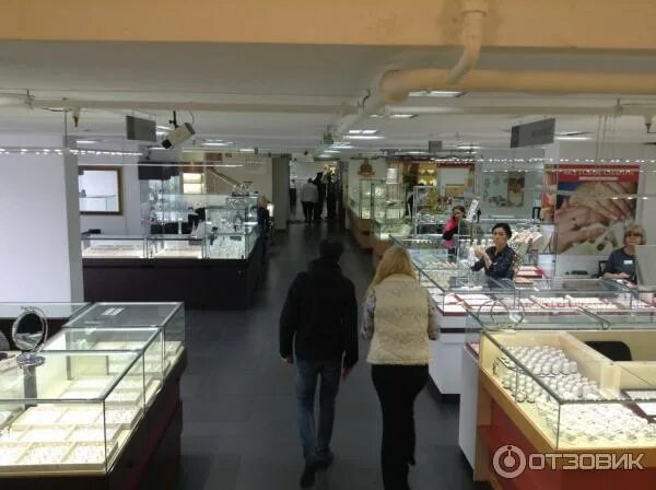 Ювелирный центр голден гросс, москва. Тц западный курск. Ювелирный магазин на курской голден гросс. Москва верхняя сыромятническая улица 2 ювелирный центр голден гросс. Ювелирный на курской голден гросс.