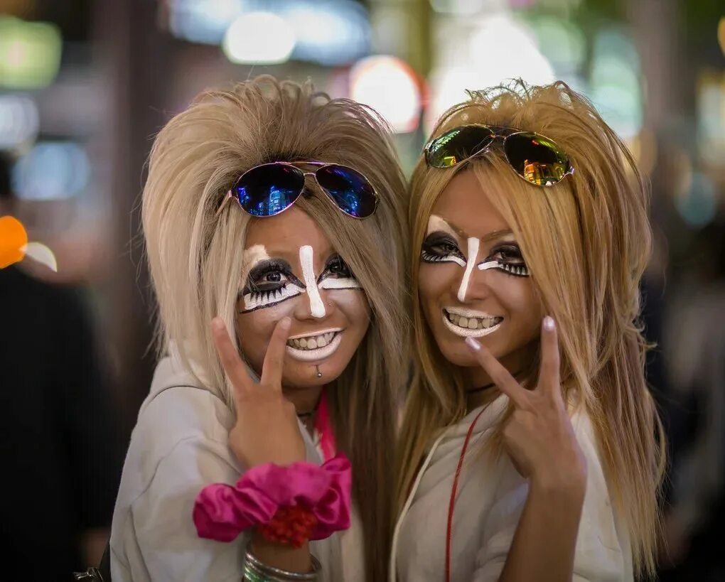 Японская субкультура гяру (gyaru). Субкультура гангуро япония. Субкультура японии гяру. Гяро чудо как милы. Гяро чудо как милы.