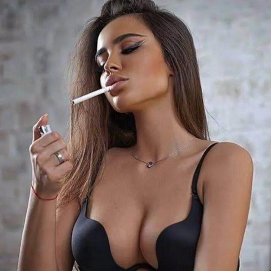 Алиса Каштанова smoking.