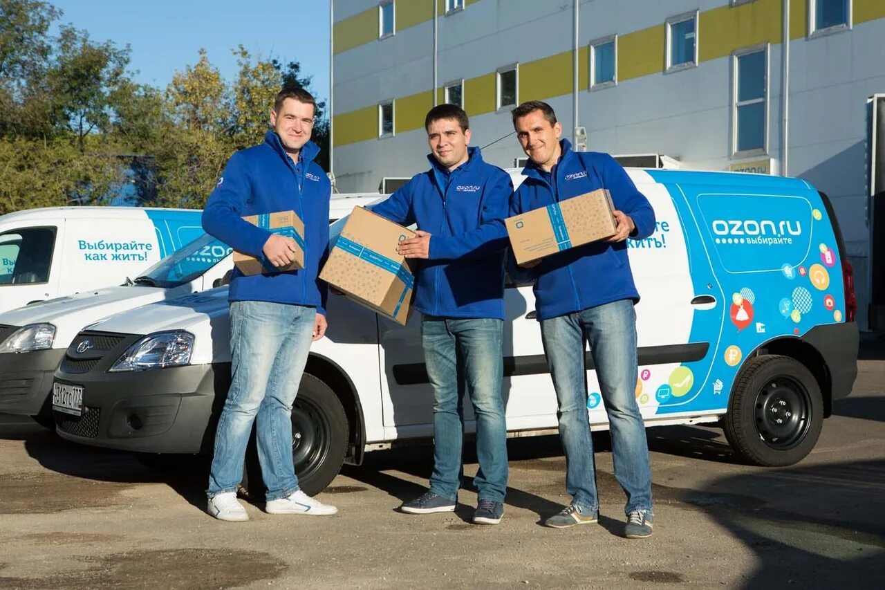 Работа в нижнем на личном авто. Курьер на автомобиле компании. доставка машина. машина озон. компании машин.