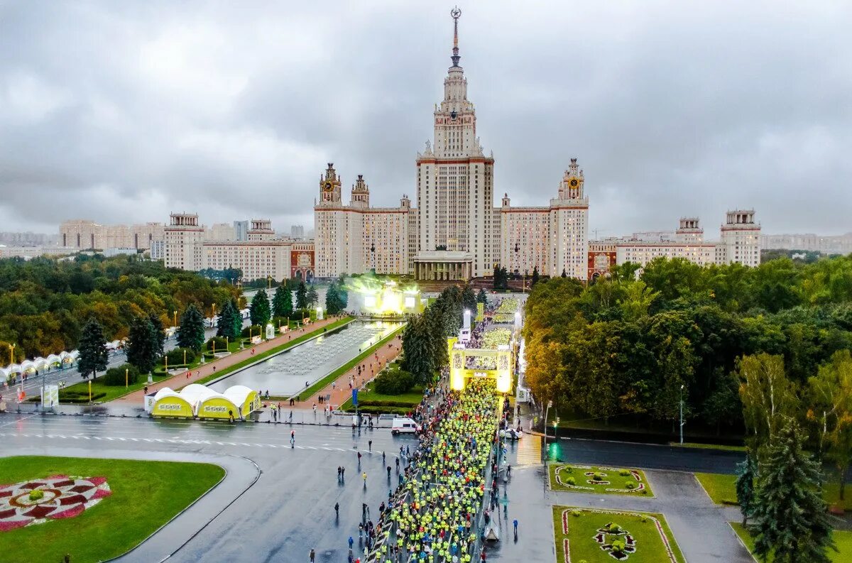 Цифровой мгу. Москва МГУ Воробьевы горы. Парк Воробьевы горы МГУ. Большой газон МГУ парк Воробьевы горы. Смотровая площадка МГУ Воробьевы горы.