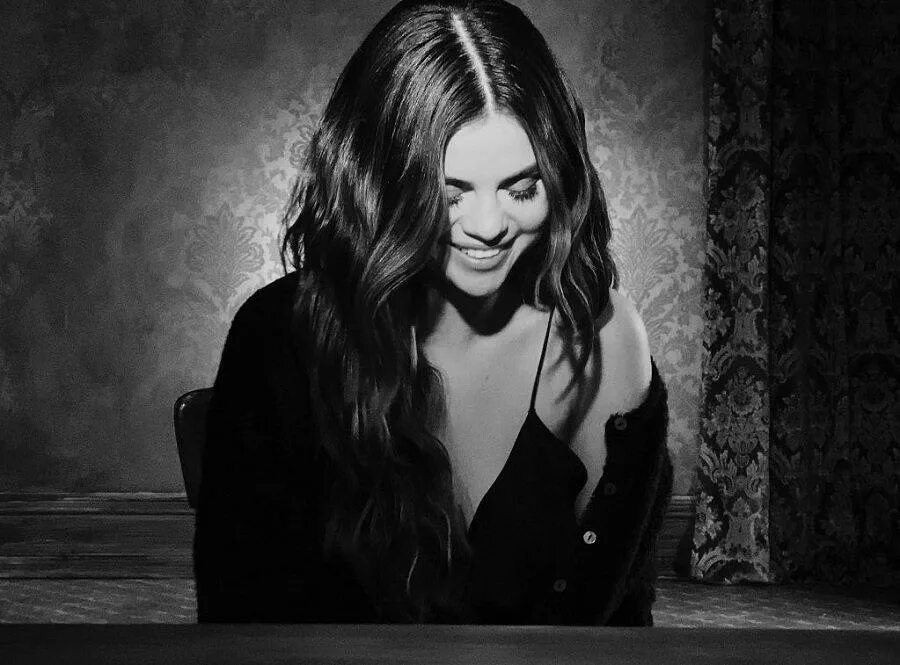 Is it me you looking for песня. Селена Гомес чб. Селена Гомес Love you to Love.