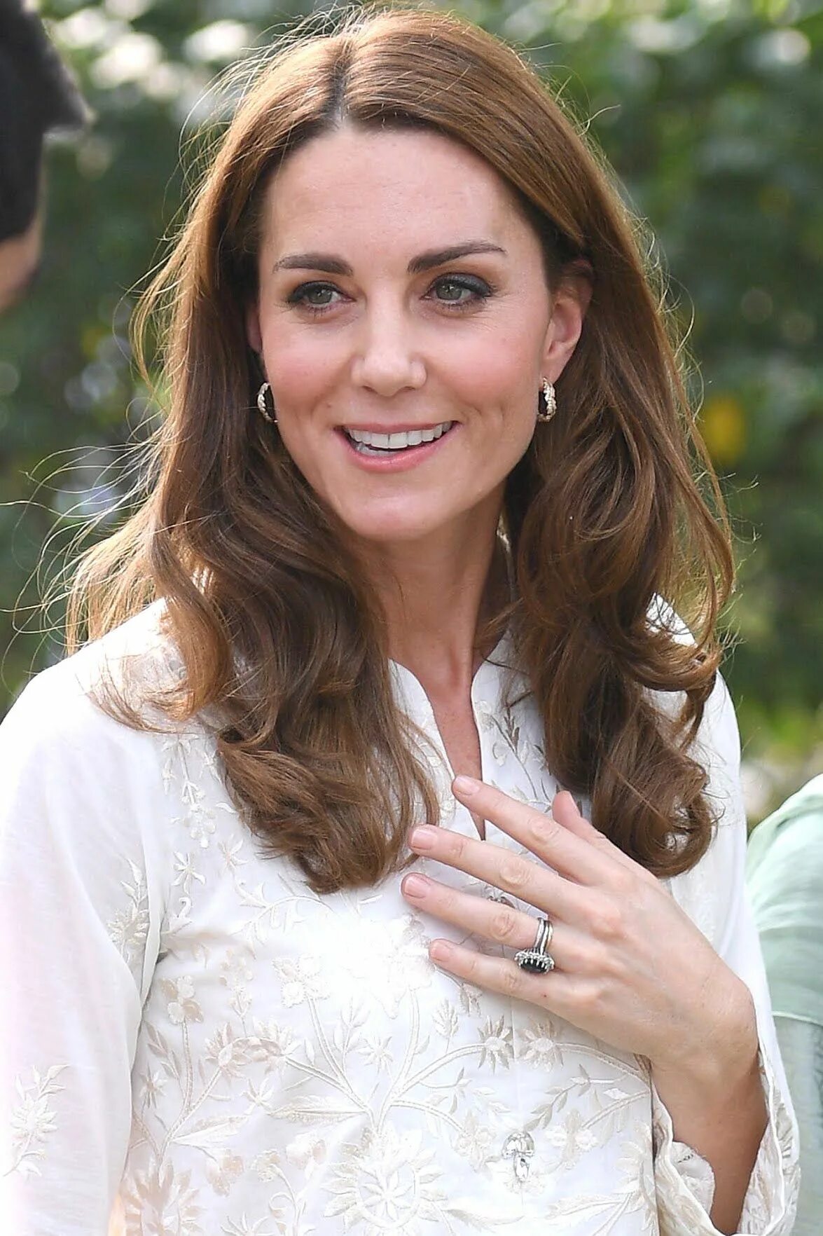 У принцессы кейт рак. Герцогиня Кембриджская Кейт. Обручальное кольцо Кейт Миддлтон. Кэтрин Элизабет Миддлтон. Кольцо Кэтрин Миддлтон.