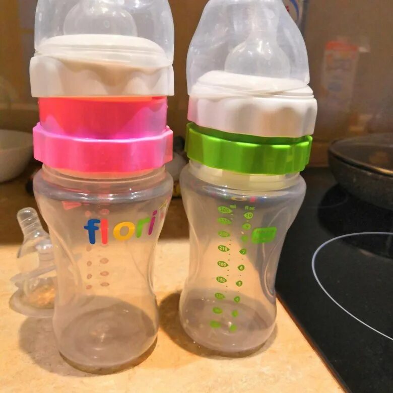 Бутылочка для кормления флори. Бутылка с отсеком для спеси. Бутылка для смеси с отсеком для сухой. Бутылочка с отсеком для смеси. Бутылочка для кормления флори.