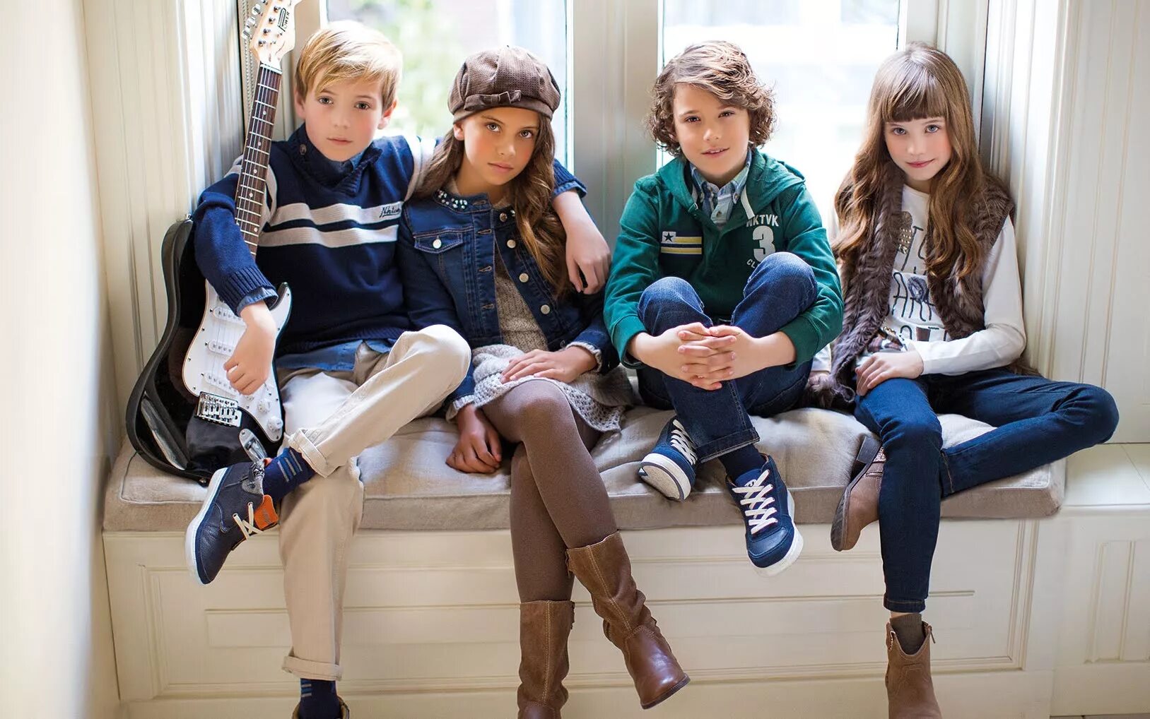 запрещенная мода для девочек. скандальная детская мода для девочек. Pimpandhostcom 3005. детский показ купальников. мода паблик девочки.