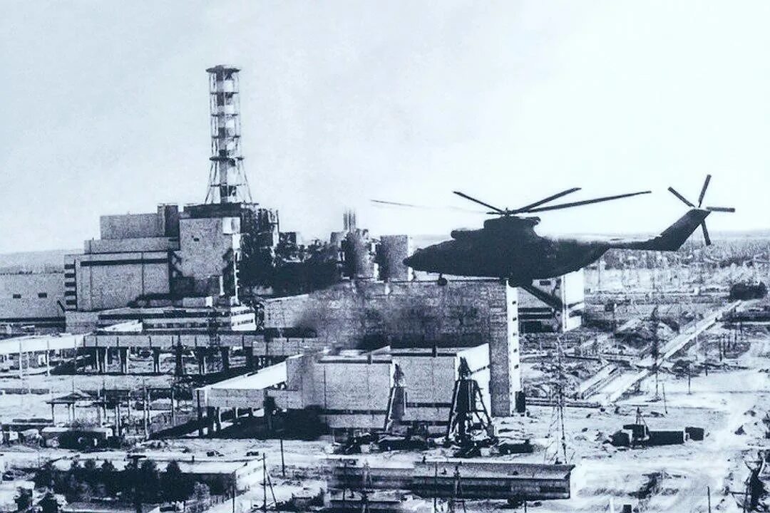 Чернобыль 26.04.1986. Чернобыльская АЭС 1986. 26 Апреля 1986 года Чернобыльская АЭС. Чернобыльская АЭС АЭС авария. В каком году случилась чернобыльская аэс