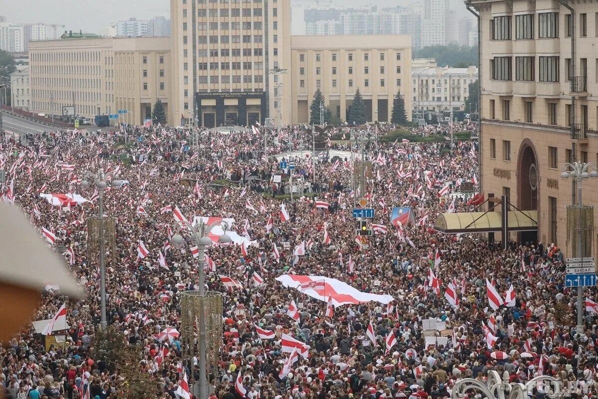 120 тыс человек. Митинг в Минске 2020. Митинги в Белоруссии 2020 против Лукашенко. Митинг в августе 2020 в Беларуси.