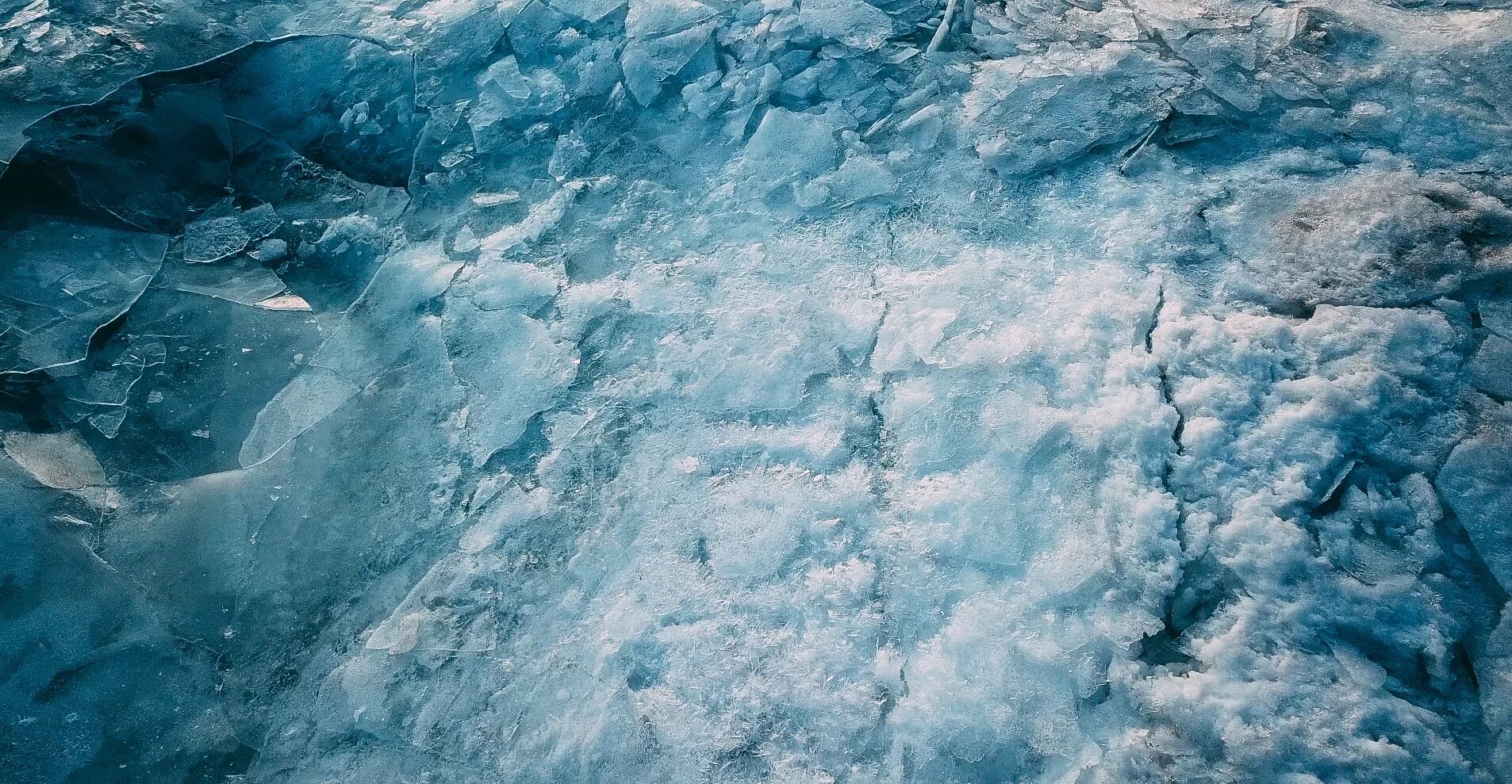 Пролет лед. Лед вид сверху. Красивый лед вид сверху. Лед с верху. Лед Байкала текстура.