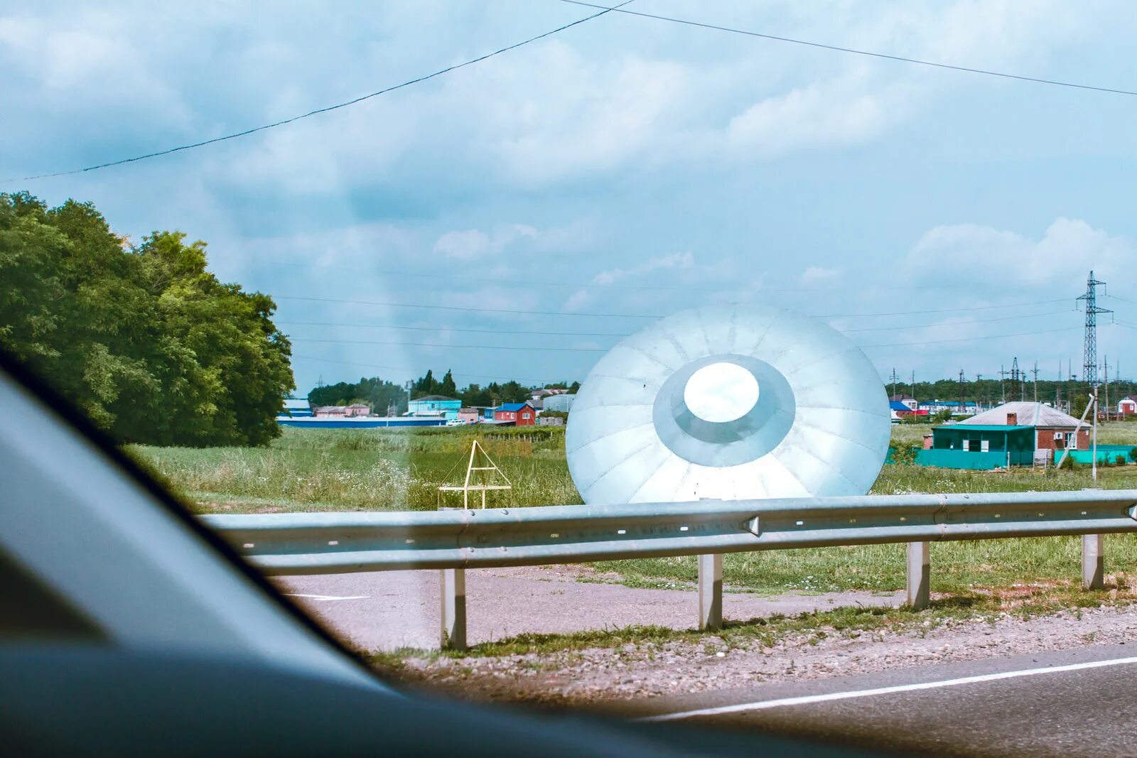 Камеры реального времени минск. НЛО В Ейске. В Краснодарском крае около кафе летающие тарелки. Летающая тарелка по маршруту. Есть в поселке ыйского НЛО.