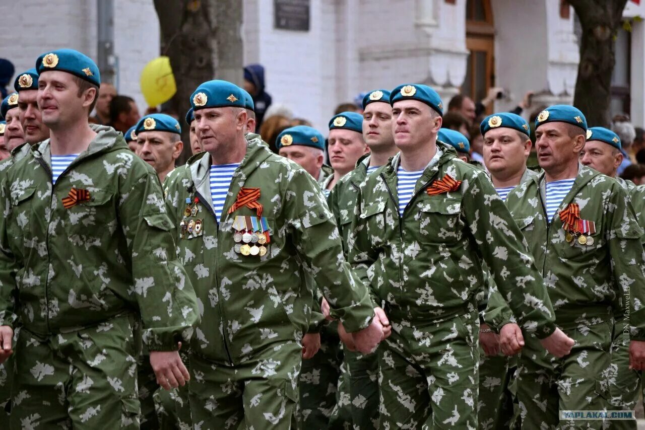 Друзья десантники. ВДВ войска. Десантник. Русский десантник. Форма десантника.