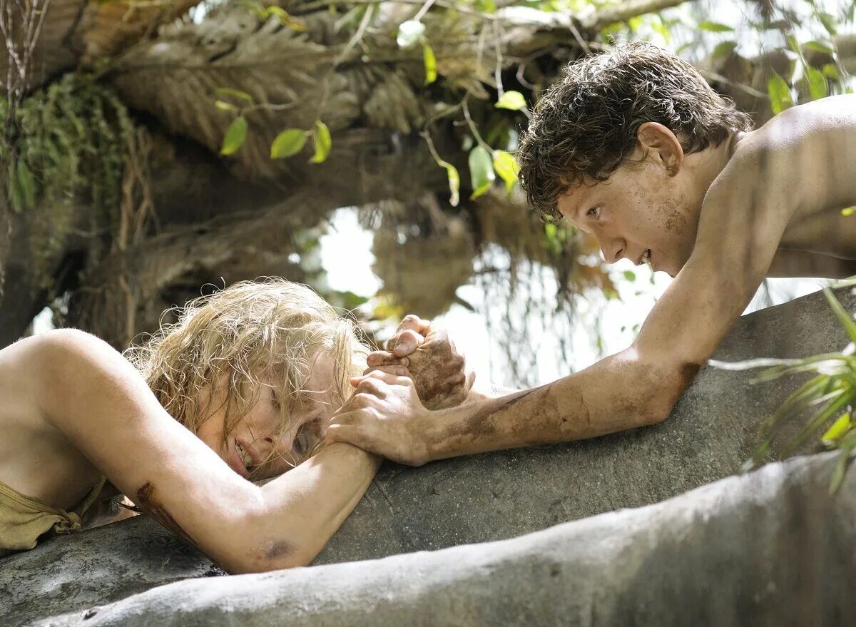 фильм о цунами в тайланде 2012 невозможное. фильм невозможное про цунами. наоми уоттс фильм про цунами. юэн макгрегор невозможное. невозможное 2012 том холланд.