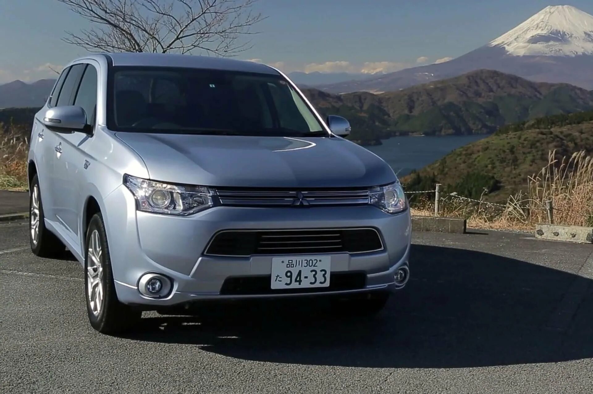 Mitsubishi outlander 5. Mitsubishi Outlander PHEV 2015. Митсубиси Аутлендер 2015 гибрид. Аутлендер XL 2021. Митсубиси Аутлендер 2000.