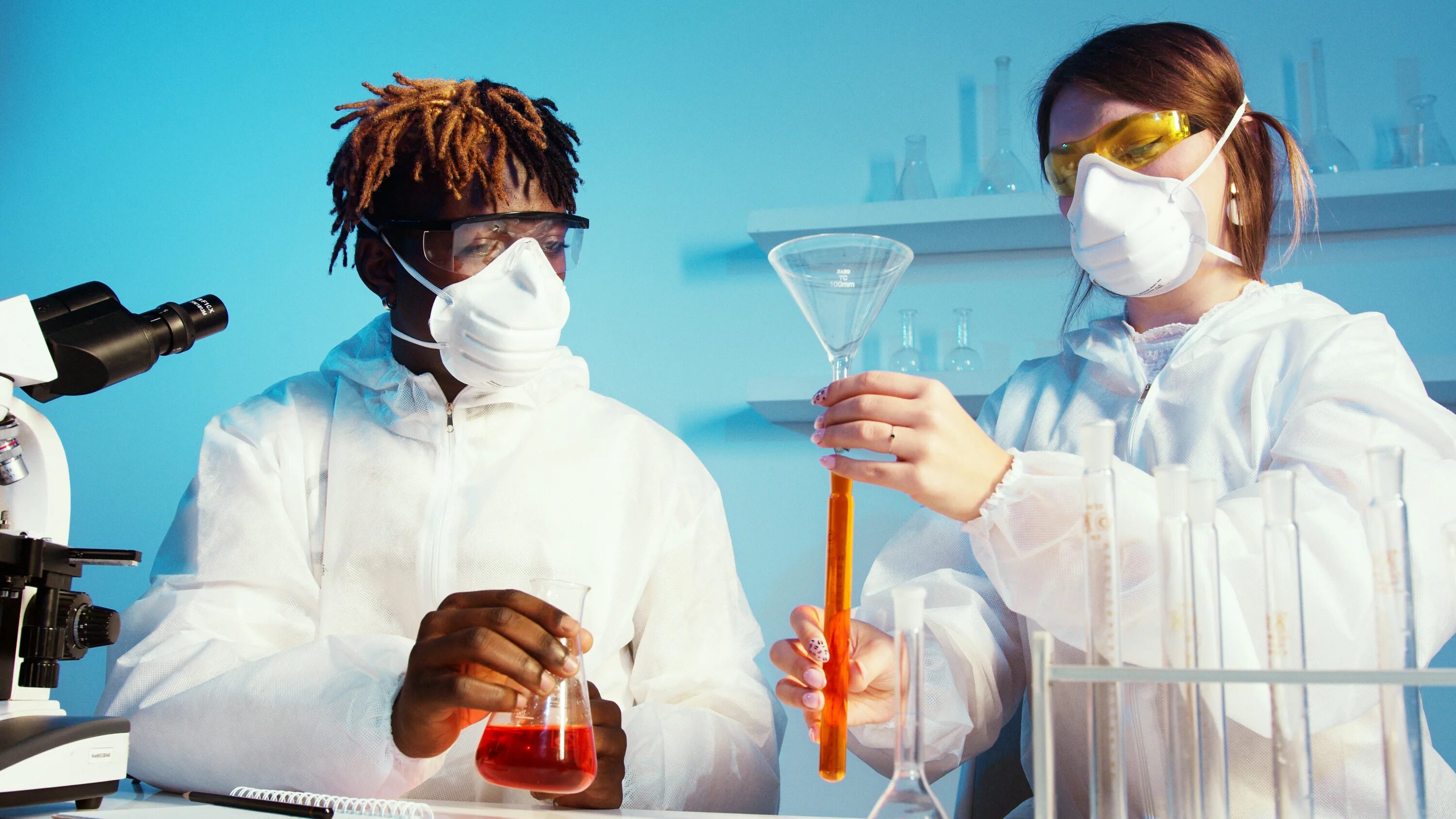 Experiment of being. Медицина прикладная наука. experiment is. biochimie. toxicologist.