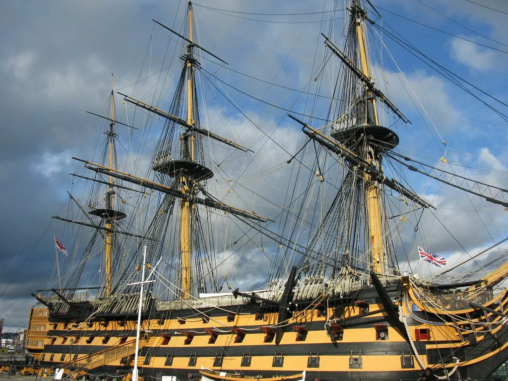 Имя адмирала нельсона 7 букв. Корабль Нельсона Виктори. HMS Victory 1765 модель. Виктори линкор Адмирала Нельсона. Корабль Адмирала Нельсона Виктори музей.