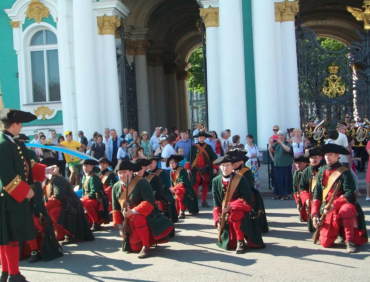 Пехотные полки петра 1. Преображенский полк. Полтавская битва 1709 год реконструкция. Военный оркестр италии. История создания преображенского полка.