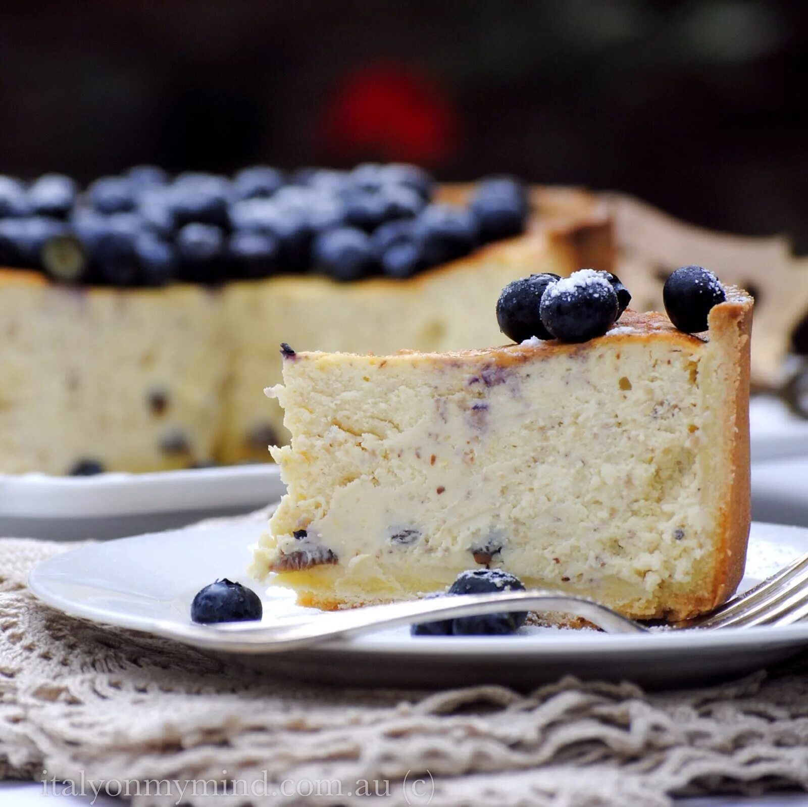 Запеканка творожная 80гр. Рикотта мусс. Рикотта десерт. Карамельный семифредо. Творожная запеканка белькович.