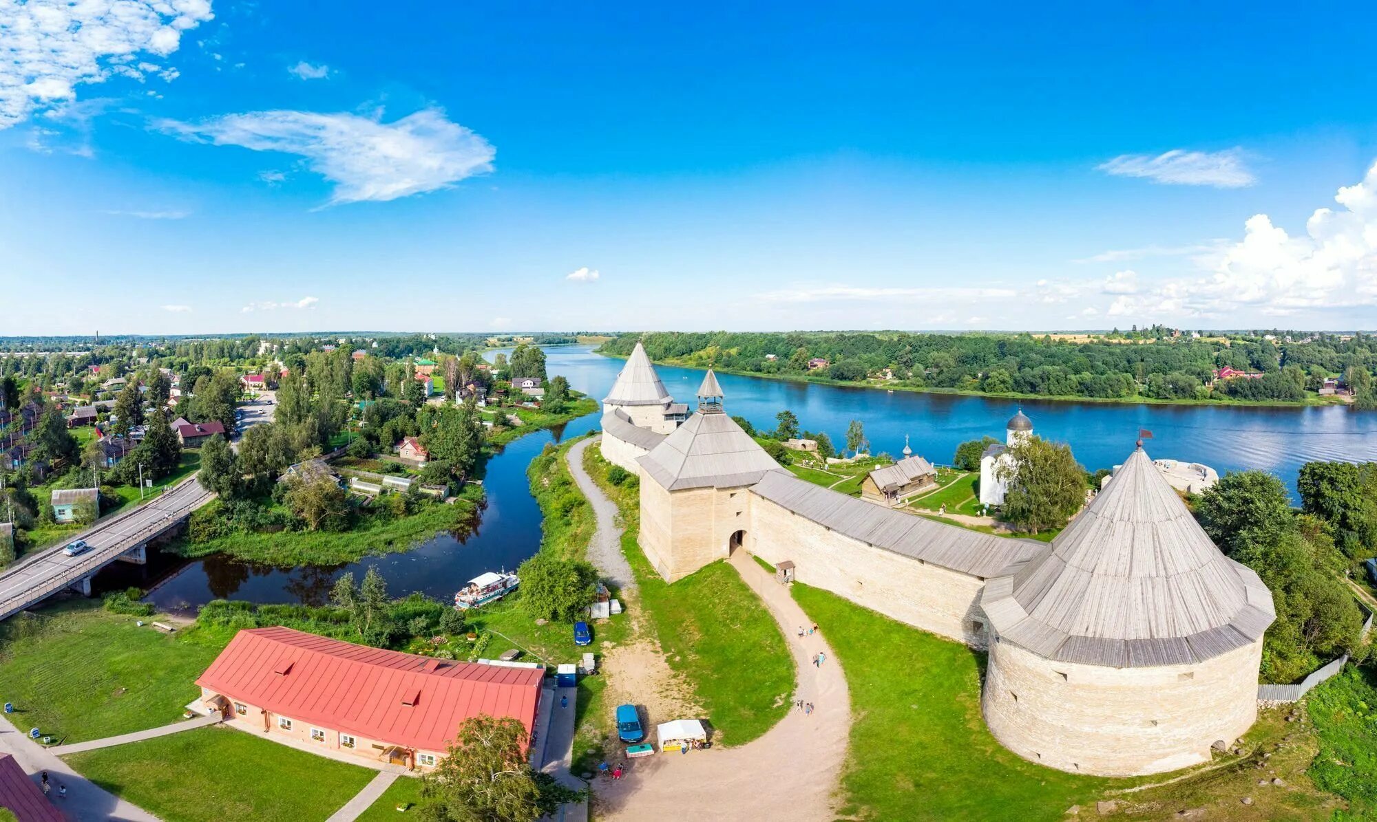 Крепость на ладоге и волхове. Старая ладога крепость музей. Петрозаводск старая ладога. Старая ладога крепость фото. Староладожская крепость зимой.