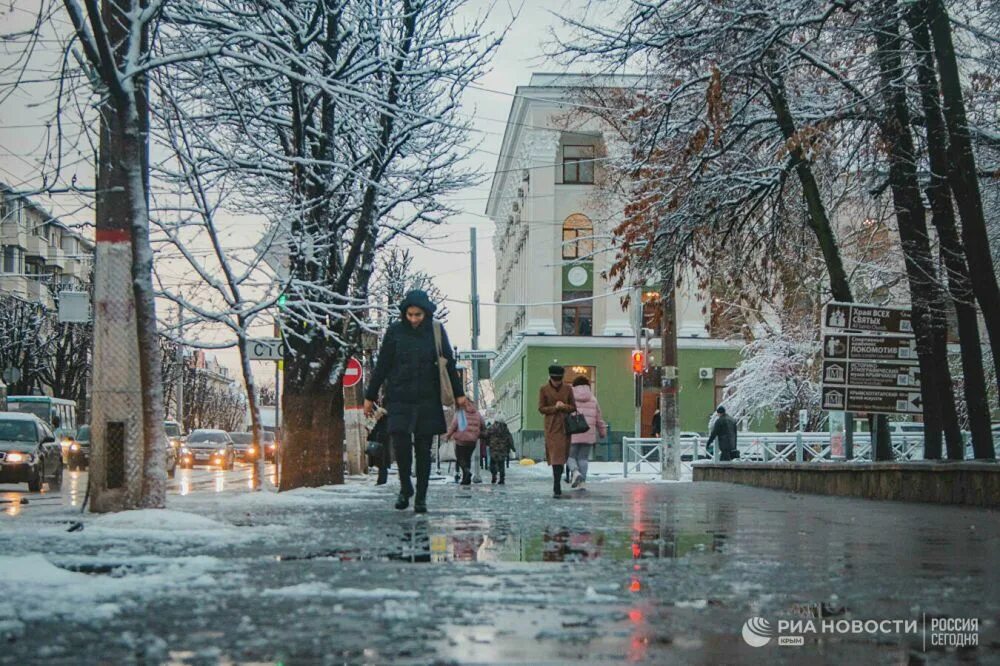 Симферополь за 1 день. Симферополь зима 2021. Снег в Симферополе. Первый снег выпал в Крыму. Симферополь зимой.