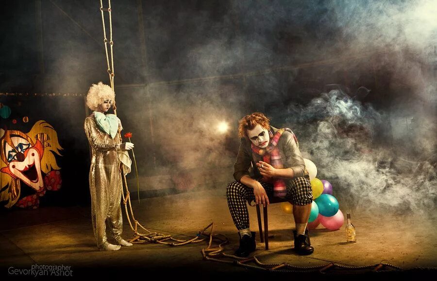There three clowns at the. Бродячий цирк. Цирк клоун арт.