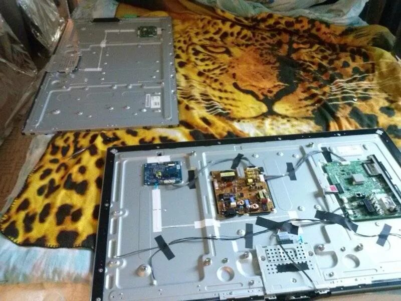 Разбитый телевизор lg 50uk6750pld. Матрица на самсунг 43 дюйма. Lg 32lw4500 разобрать. Матрица 42lb652v. Матрица на самсунг 43 дюйма.