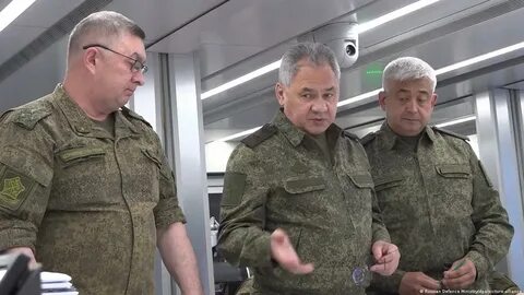 Приходите генералы в воскресенье в зоопарк