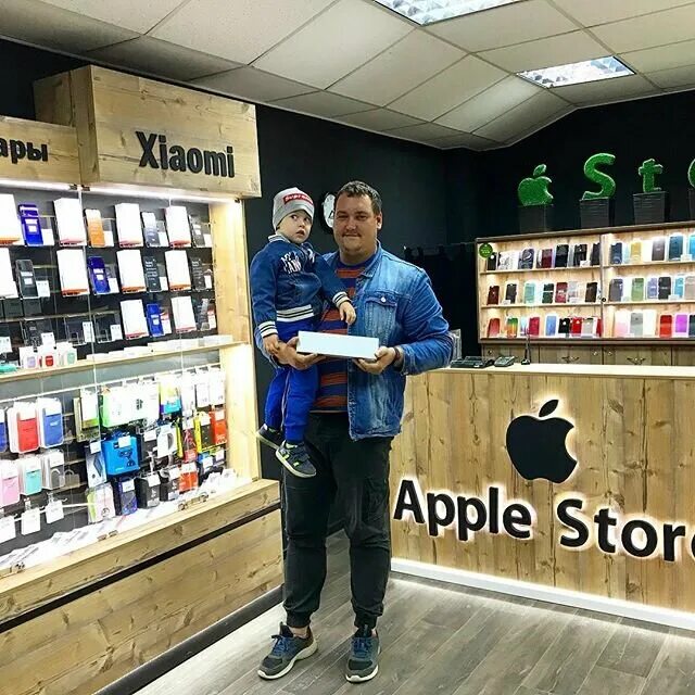 Ковров сторе. Apple Store ковров. Apple Store Вайнера 19. I Store магазин. Эппстор магазин.