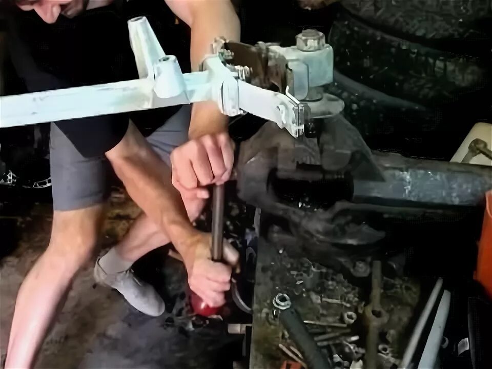 Как снять подшипник с вала видео как снять подшипник без доступа для съёмника YouTube
