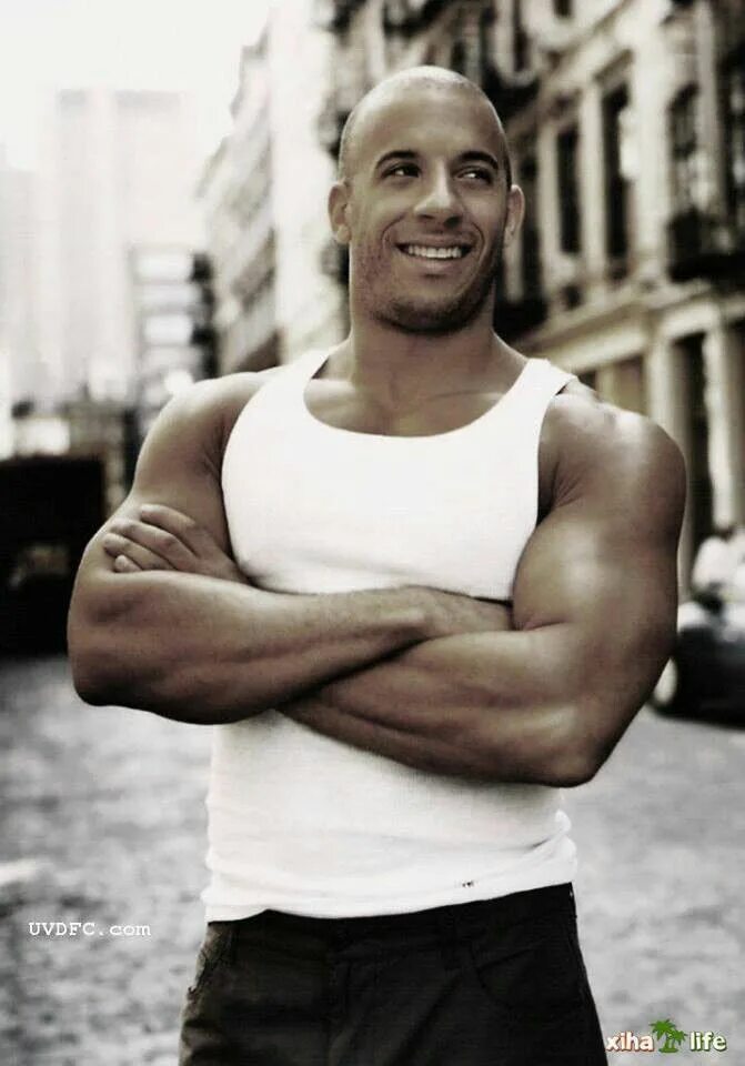 Микаэль экваль бегун. Christian bock. Вин дизель фото. Fast male. Парень на пробежке.