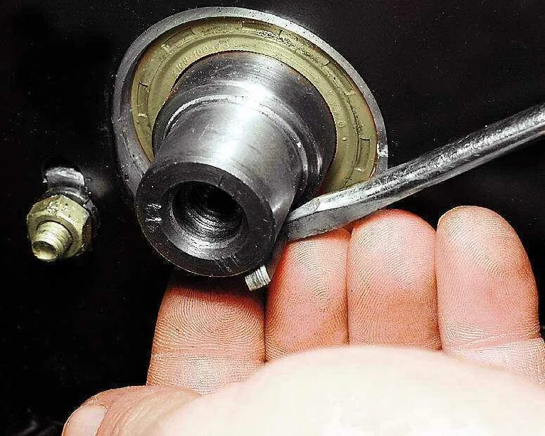 Как поменять сальник распредвала на ваз. Сальник распредвала ваз 2109. Шпонка распредвала 2110 8 клапанов. Сальник распредвала ваз 2109. Сальник шкива 21099.