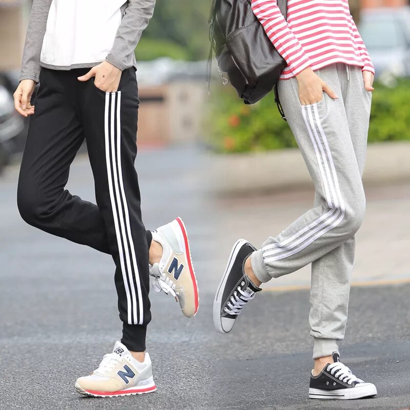 Можно носить брюки с кроссовками. Штаны адидас Wellbeing rtaning Joggers. Штаны Jogger bottom 2021. Adidas Superstar Black и спортивные штаны. Adidas Jogger Pants Run.