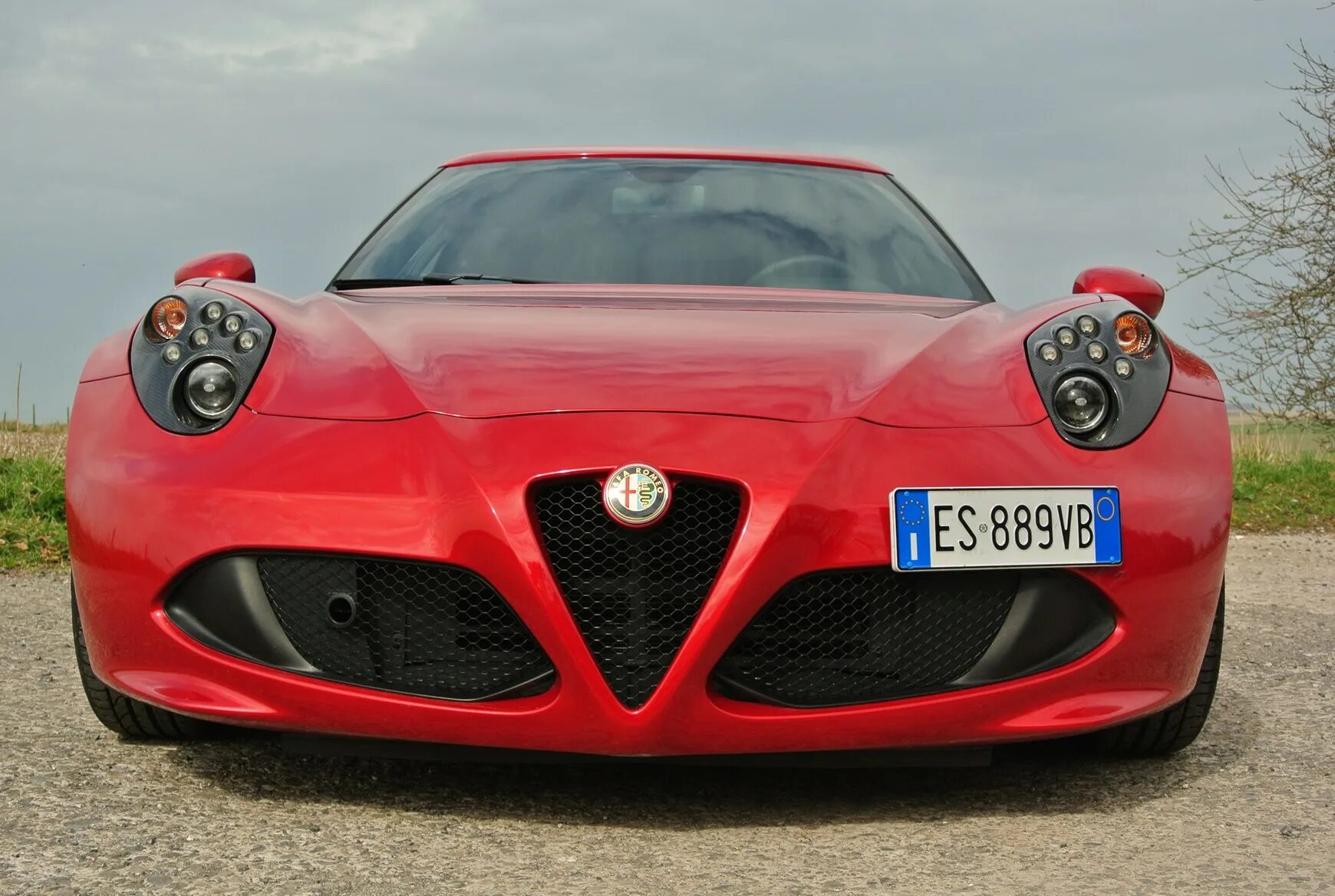 1.6 альфа ромео. Alfa Romeo. Alfa Romeo 4с. Альфа Ромео 300. Машина Альфа Ромео 4с.