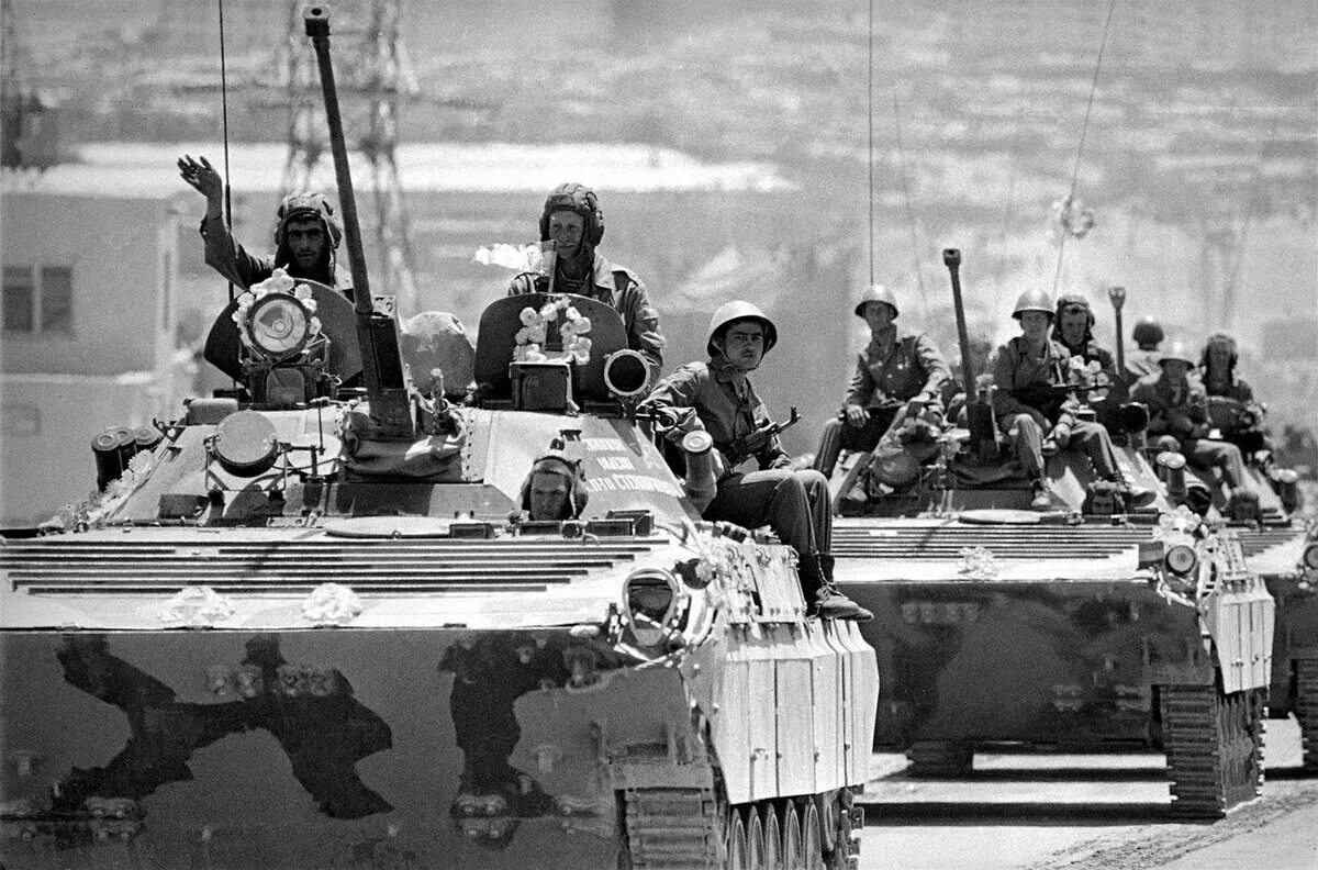 Танки т-62 афганистане 1979-1989. 1979 г ввод советских войск в афганистан. Годы вторжения в афганистан. Афганистан 1980. Годы вторжения в афганистан.